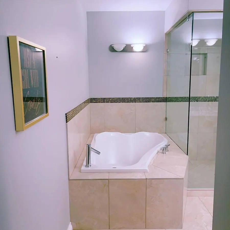 Quiet Three Bedrooms House Victoria