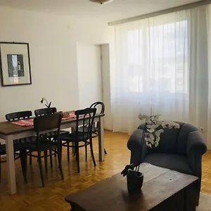 mitten-im-achten-zentrale-wohnung-in-wien.vienna-besthotels.com/